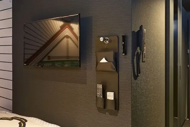 İki Ayrı Yataklı Oda, Sigara İçilmez