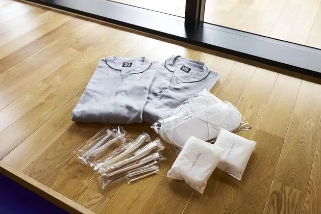 Üç Kişilik Oda, Sigara İçilmez