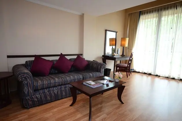 Suit Duplex