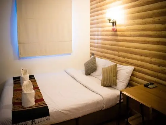 Queen Room (External Private Bathroom)