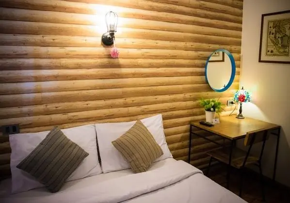 Queen Room (External Private Bathroom)