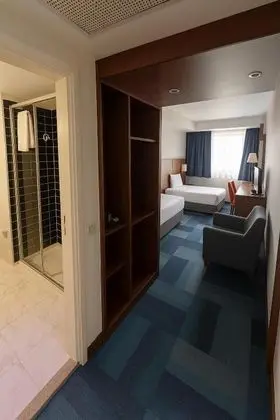 Triple, Şehir Manzaralı