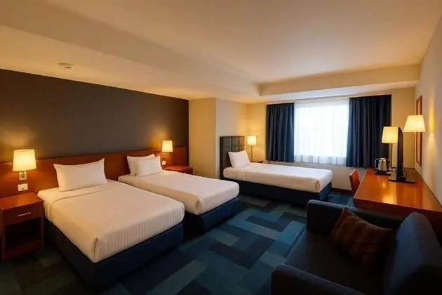 Triple, Şehir Manzaralı