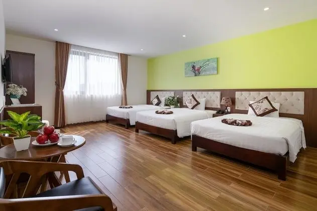 Deluxe Üç Kişilik Oda, Kısmi Deniz Manzarası