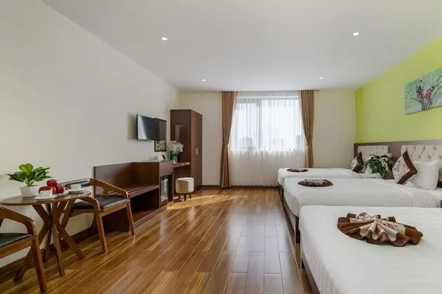 Deluxe Üç Kişilik Oda, Kısmi Deniz Manzarası