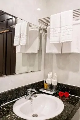 Deluxe Üç Kişilik Oda, Kısmi Deniz Manzarası