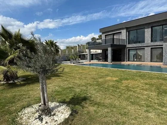 Villa - 3 Yatak Odalı, Özel Havuzlu ve Jakuzili