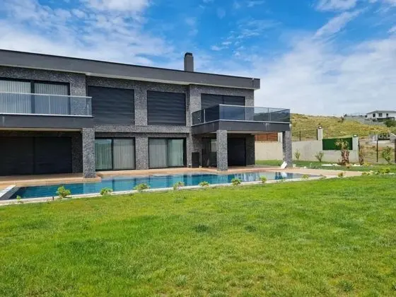 Villa - 3 Yatak Odalı, Özel Havuzlu ve Jakuzili