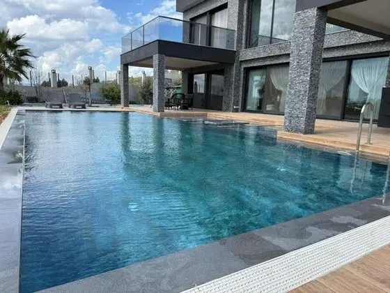 Villa - 3 Yatak Odalı, Özel Havuzlu ve Jakuzili