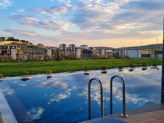 Villa - 3 Yatak Odalı, Özel Havuzlu ve Jakuzili