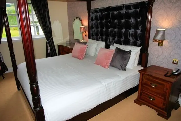 Family Süit (Four poster bed)