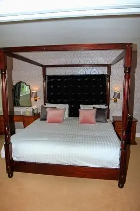 Family Süit (Four poster bed)