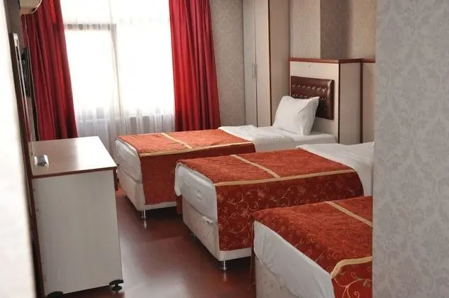 Üç Kişilik Oda