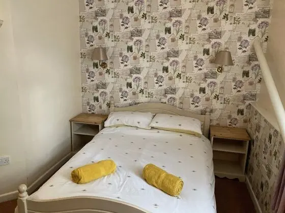 Üç Kişilik Oda