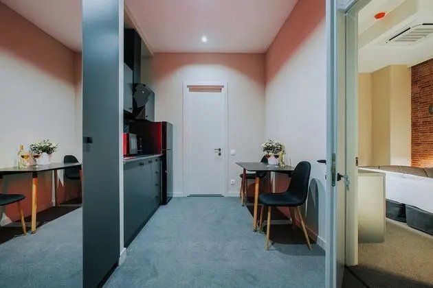 Economy Stüdyo, Balkon