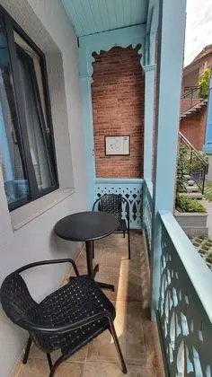 Economy Stüdyo, Balkon