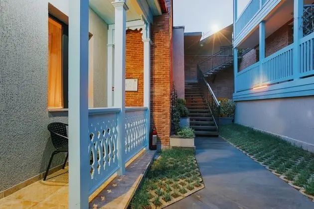 Economy Stüdyo, Balkon