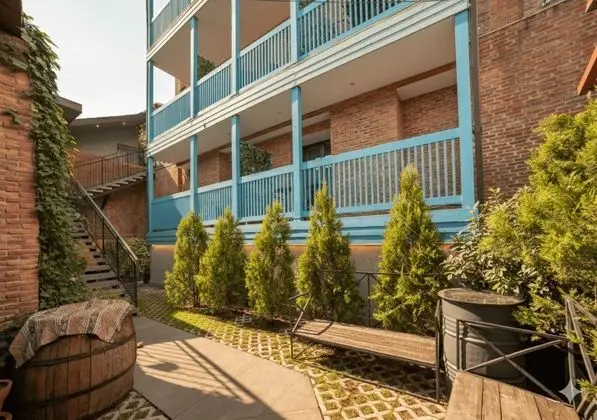 Economy Stüdyo, Balkon