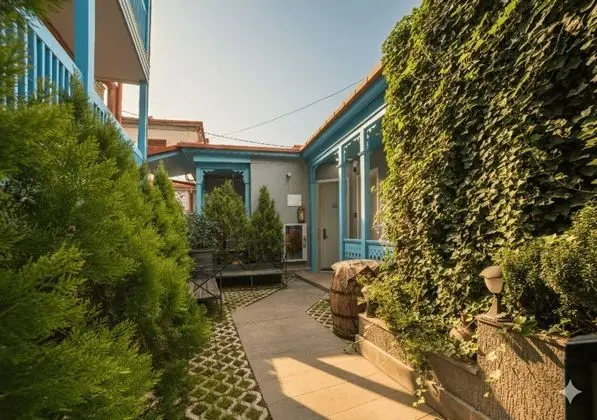 Economy Stüdyo, Balkon