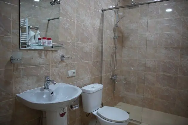 Standard Tek Büyük Yataklı Oda (2)