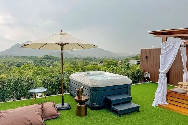 Hilltop Residence (Pet Friendly)