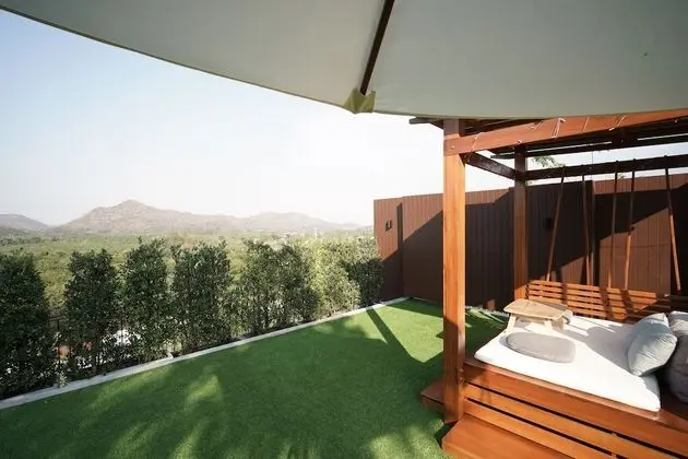 Hilltop Residence (Pet Friendly)