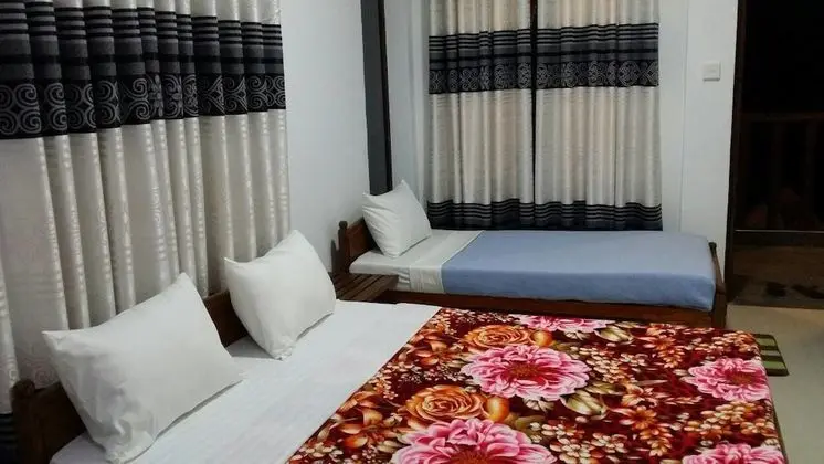 Üç Kişilik Oda, Birden Çok Yatak, Sigara İçilmez