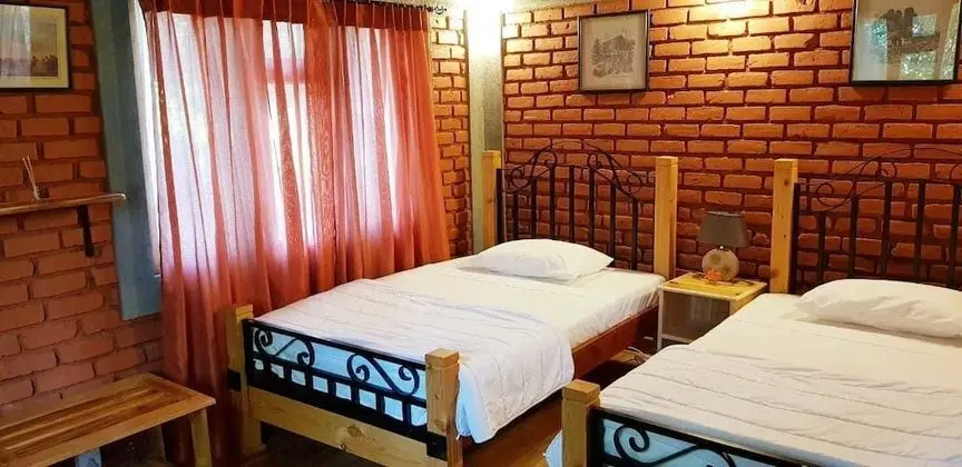 Tek Büyük Yataklı Oda, Birden Çok Yatak, Sigara İçilebilir, Tepe Manzaralı