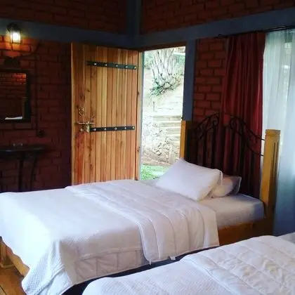 Üç Kişilik Oda, 1 Yatak Odası, Tepe Manzaralı, Havuz Kenarı