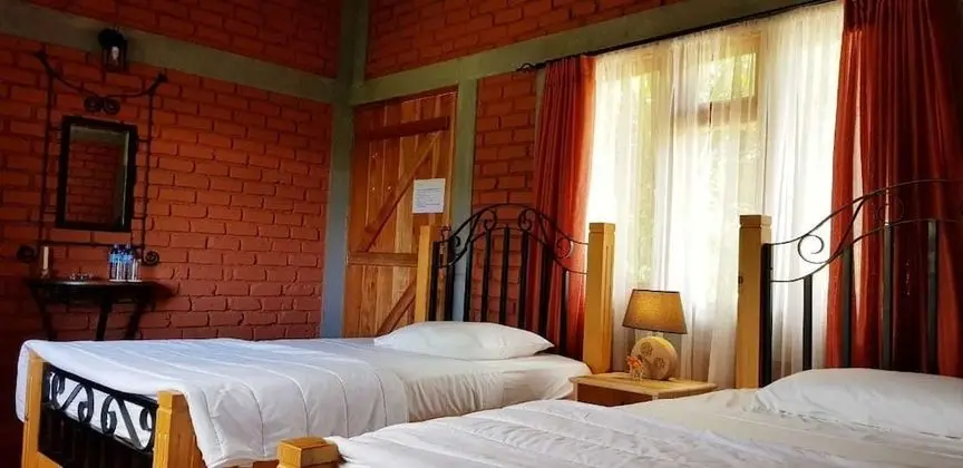 Üç Kişilik Oda, 1 Yatak Odası, Tepe Manzaralı, Havuz Kenarı