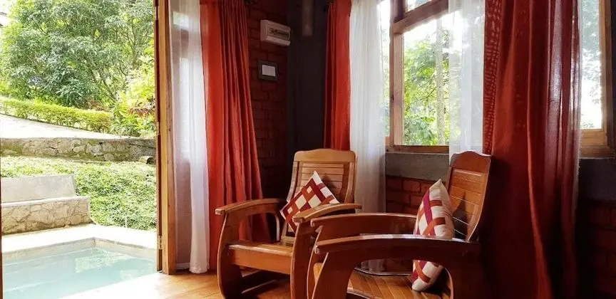 Üç Kişilik Oda, 1 Yatak Odası, Tepe Manzaralı, Havuz Kenarı