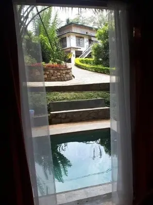 Üç Kişilik Oda, 1 Yatak Odası, Tepe Manzaralı, Havuz Kenarı