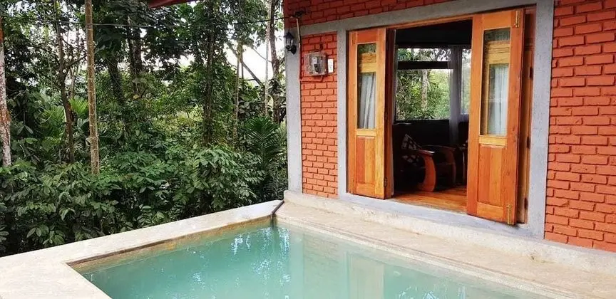 Üç Kişilik Oda, 1 Yatak Odası, Tepe Manzaralı, Havuz Kenarı