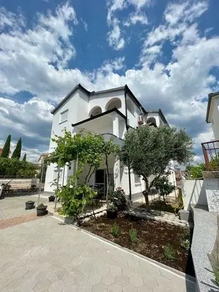 Stüdyo (Tea - parking and grill, 100 m from s)
