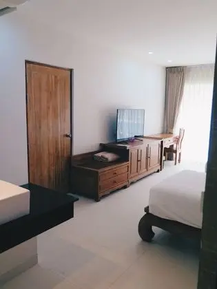 Deluxe Pool Access