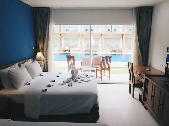 Deluxe Pool Access