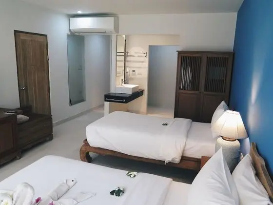 Deluxe Pool Access