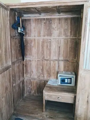 Deluxe Pool Access
