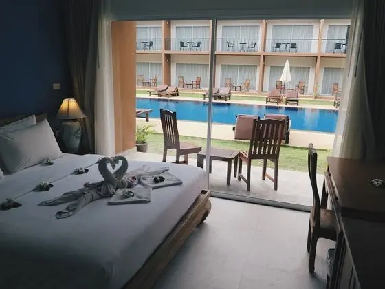 Deluxe Pool Access