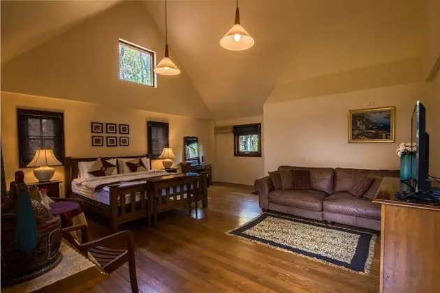 4 Bedrooms Villa