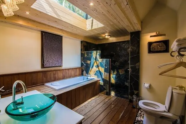 4 Bedrooms Villa