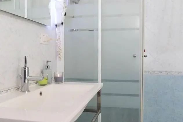 İki Ayrı Yataklı Oda, 1 Çift Kişilik Yatak