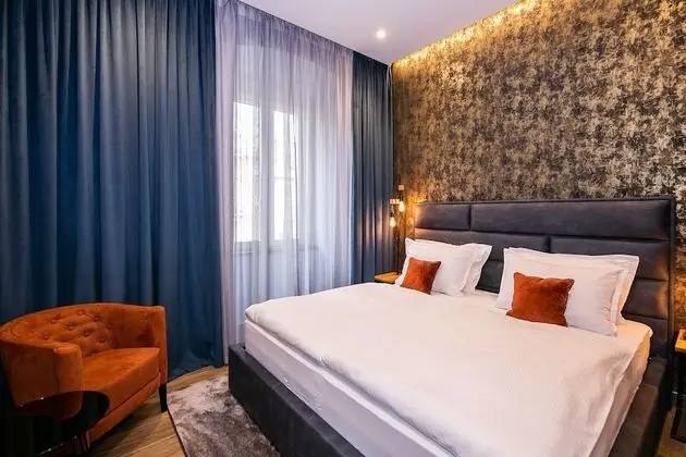 Deluxe Tek Büyük Yataklı Oda (203)