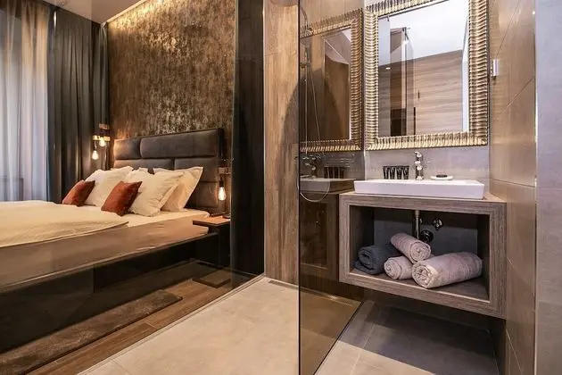 Deluxe Tek Büyük Yataklı Oda (203)