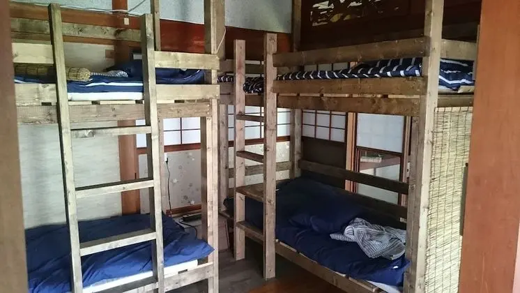 Ortak Ranzalı Oda, Sadece kadınlar için