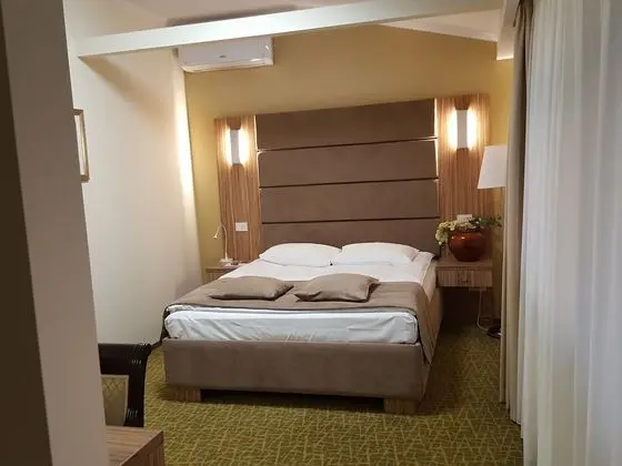 Büyük Yataklı Tek Kişilik Oda