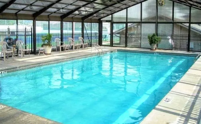 Daire (The TeeShot - Indoor pool/outdoor poo)