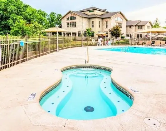 Daire (The TeeShot - Indoor pool/outdoor poo)