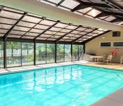 Daire (The TeeShot - Indoor pool/outdoor poo)