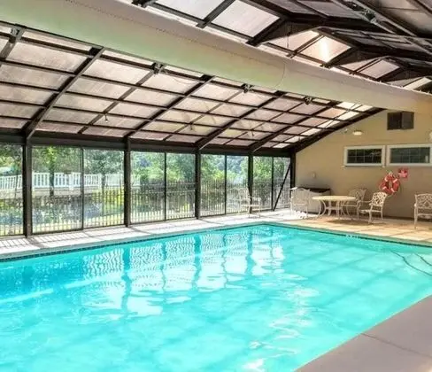 Daire (The TeeShot - Indoor pool/outdoor poo)